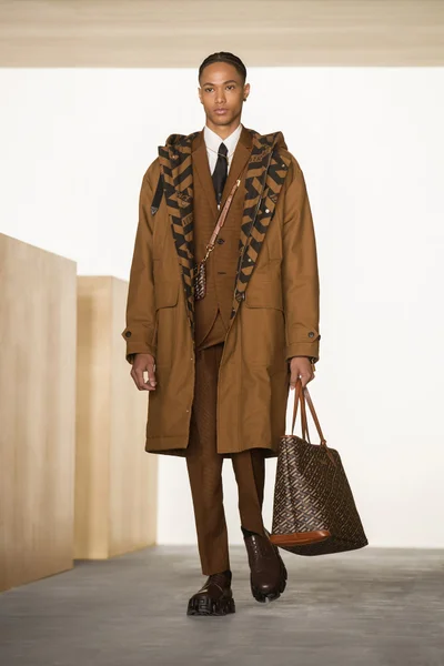 Look 7